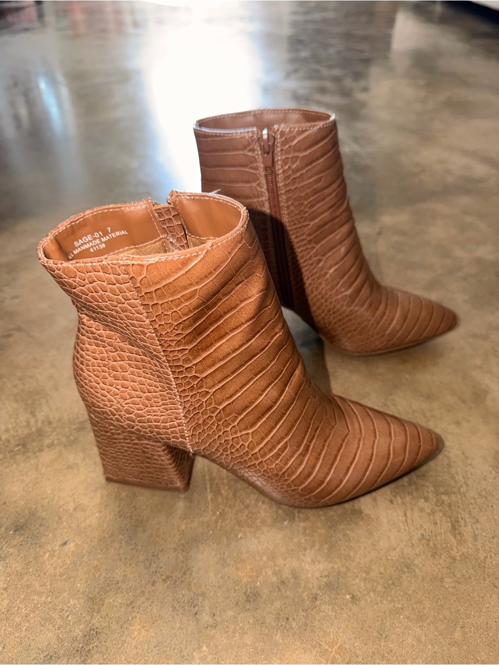 Bamboo Sage 01 Croc Embossed Pointed Toe Ankle Boots Brown Size 7 NWOB - Picture 7 of 9